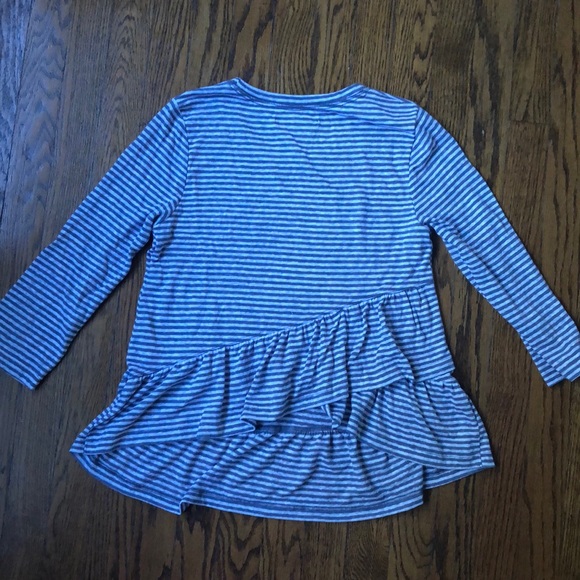A&F Gray Striped Ruffle T - Picture 3 of 3